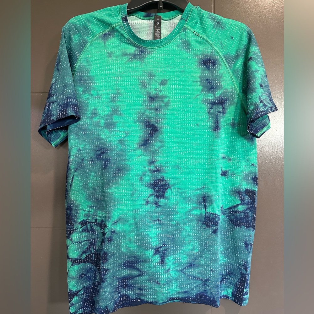 Lululemom Men’s Medium Shirt
